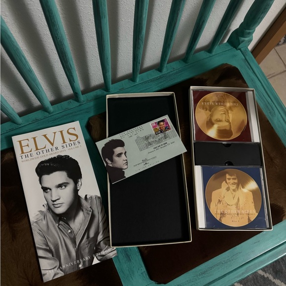 $5 bundled - Elvis collector CD set - Picture 3 of 9